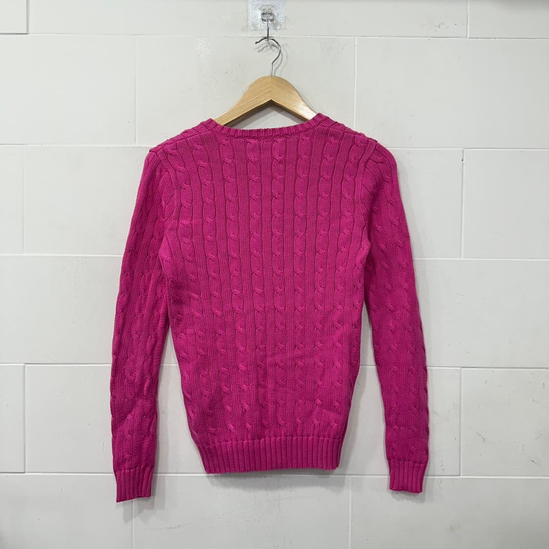 폴로 꽈배기 브이넥 니트 상품이미지2