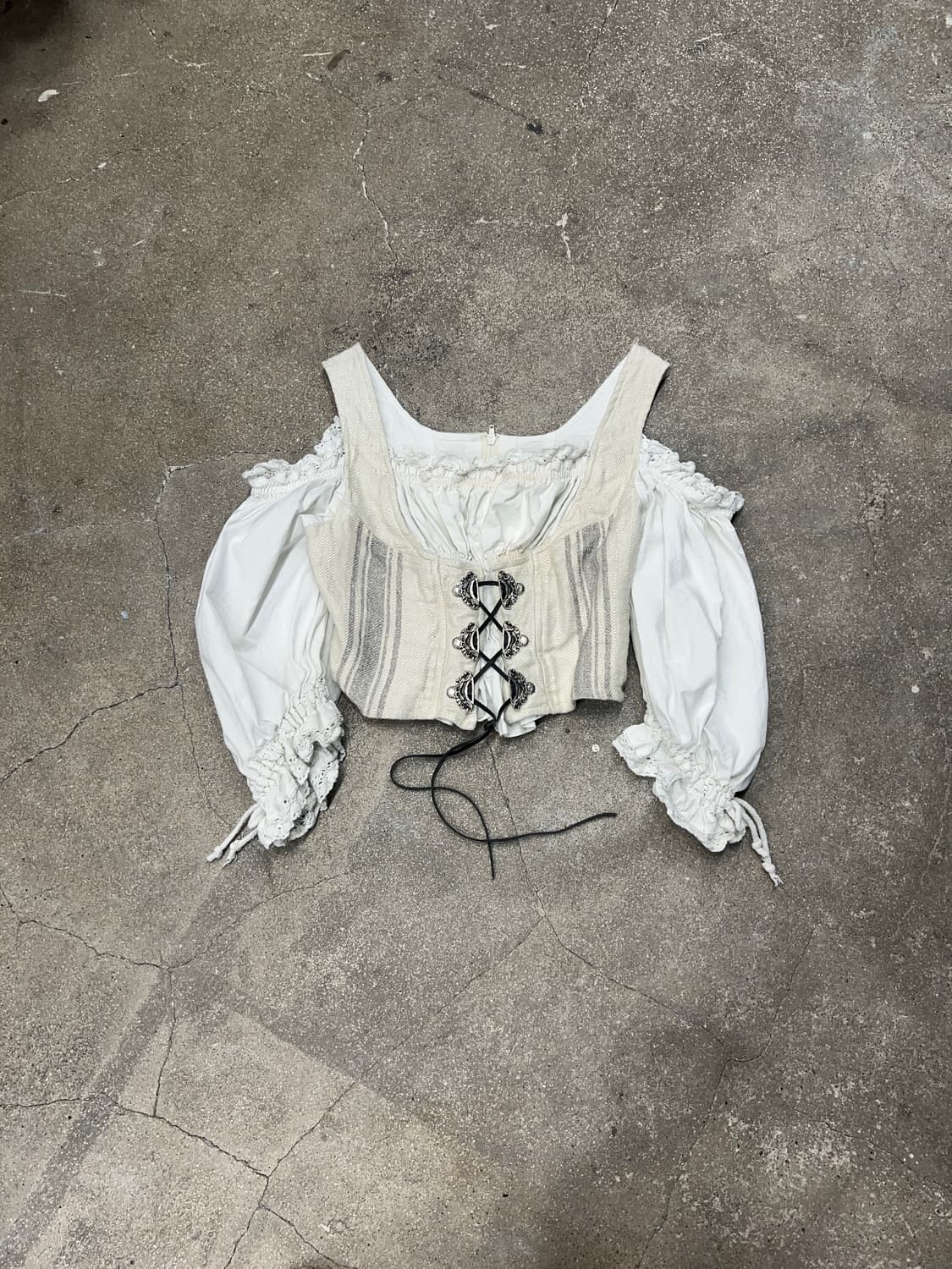 티롤리안 코르셋 오픈숄더 블라우스 상품이미지2