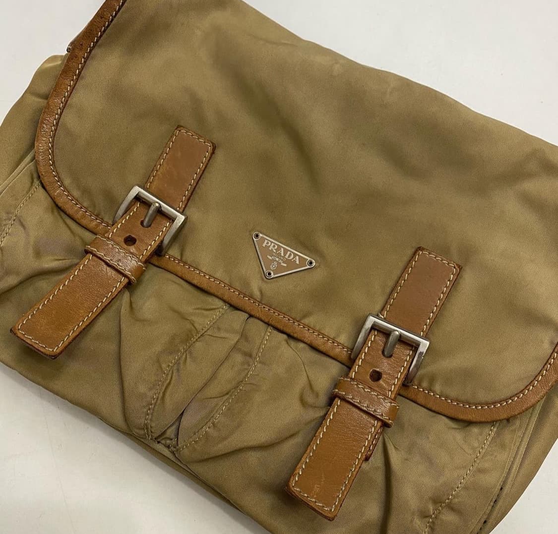 프라다 포코노 버클 크로스백 상품이미지2