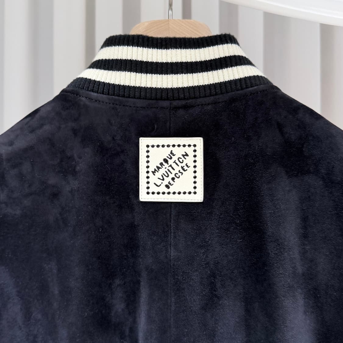 (A+/48) / 루이비통 엠벨리시드 램스킨 보머 블루종 상품이미지6