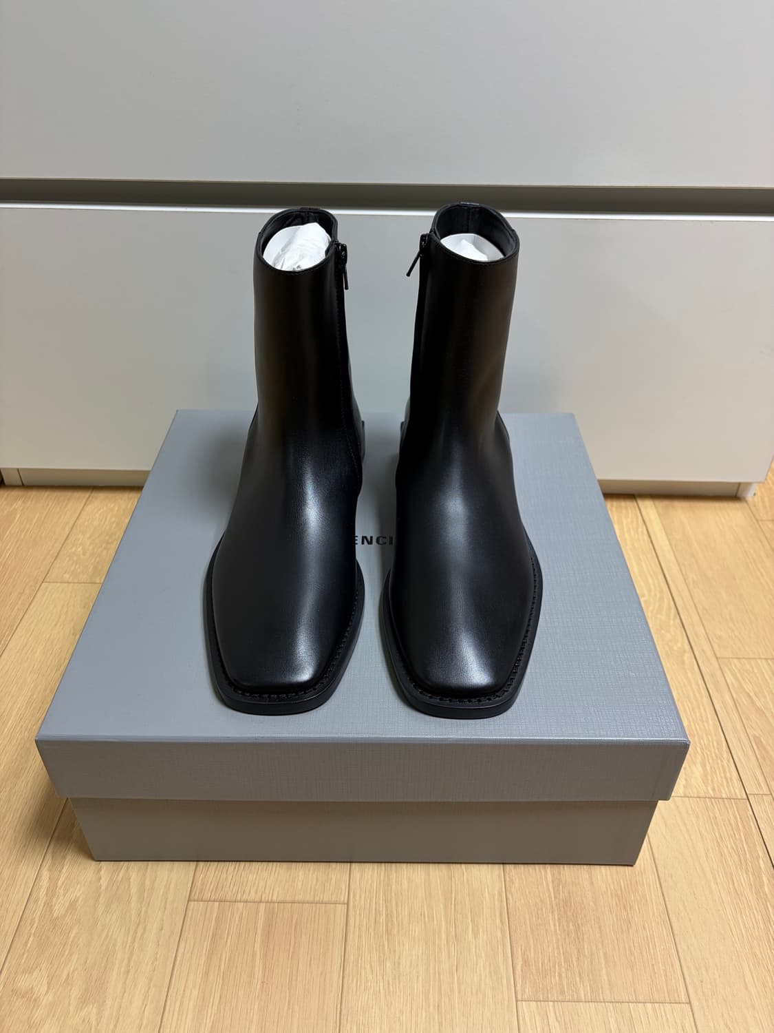 C40) 발렌시아가 BB 림 스퀘어 힐 부츠 상품이미지3