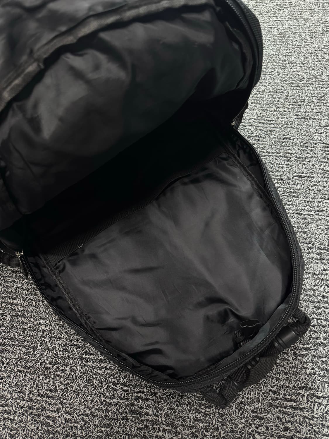 오클리 아카이브 아이콘 로고 테크웨어 백팩 1351 상품이미지3