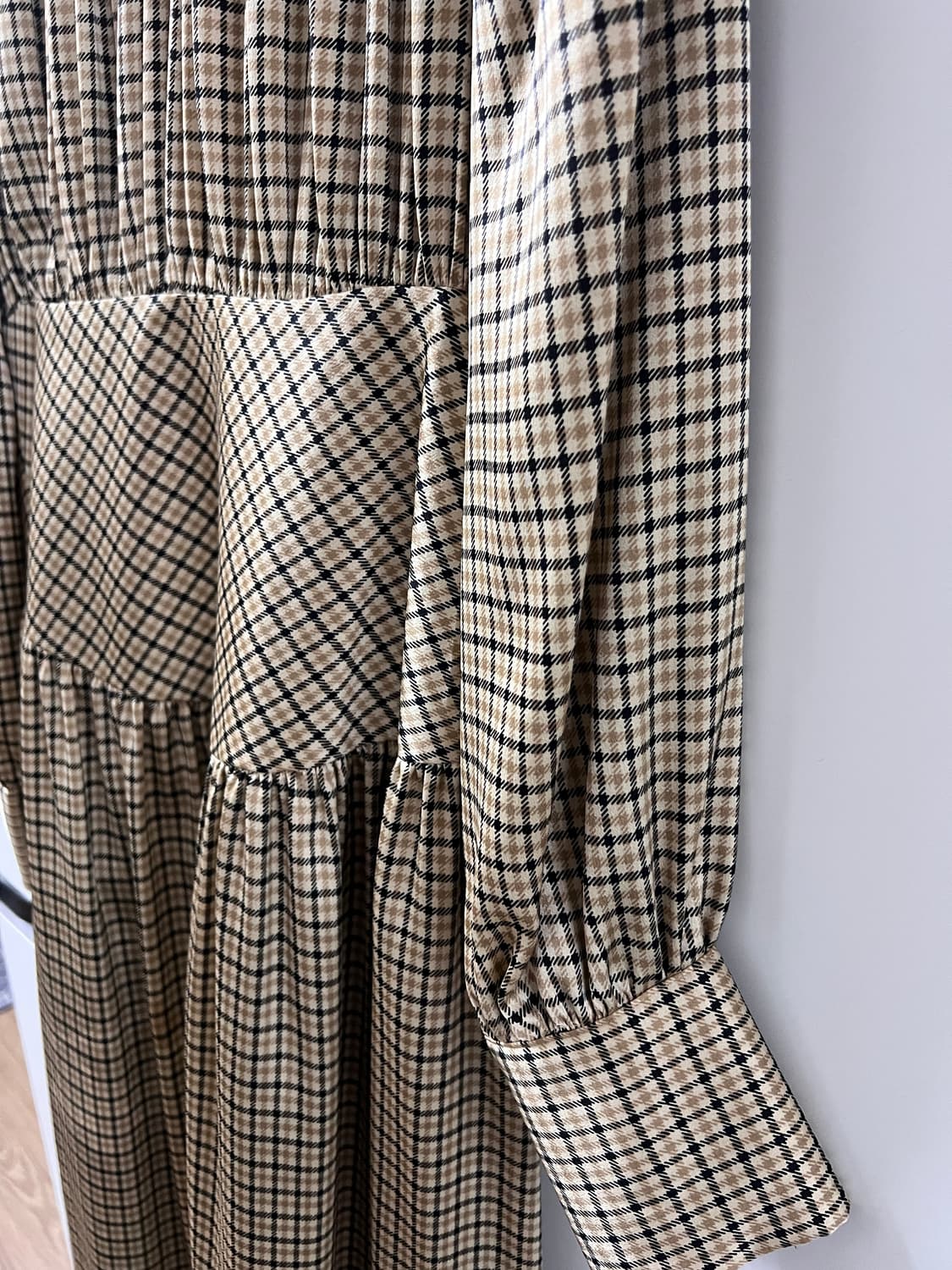 더에보니아이즈 체크 새틴 롱드레스 상품이미지2