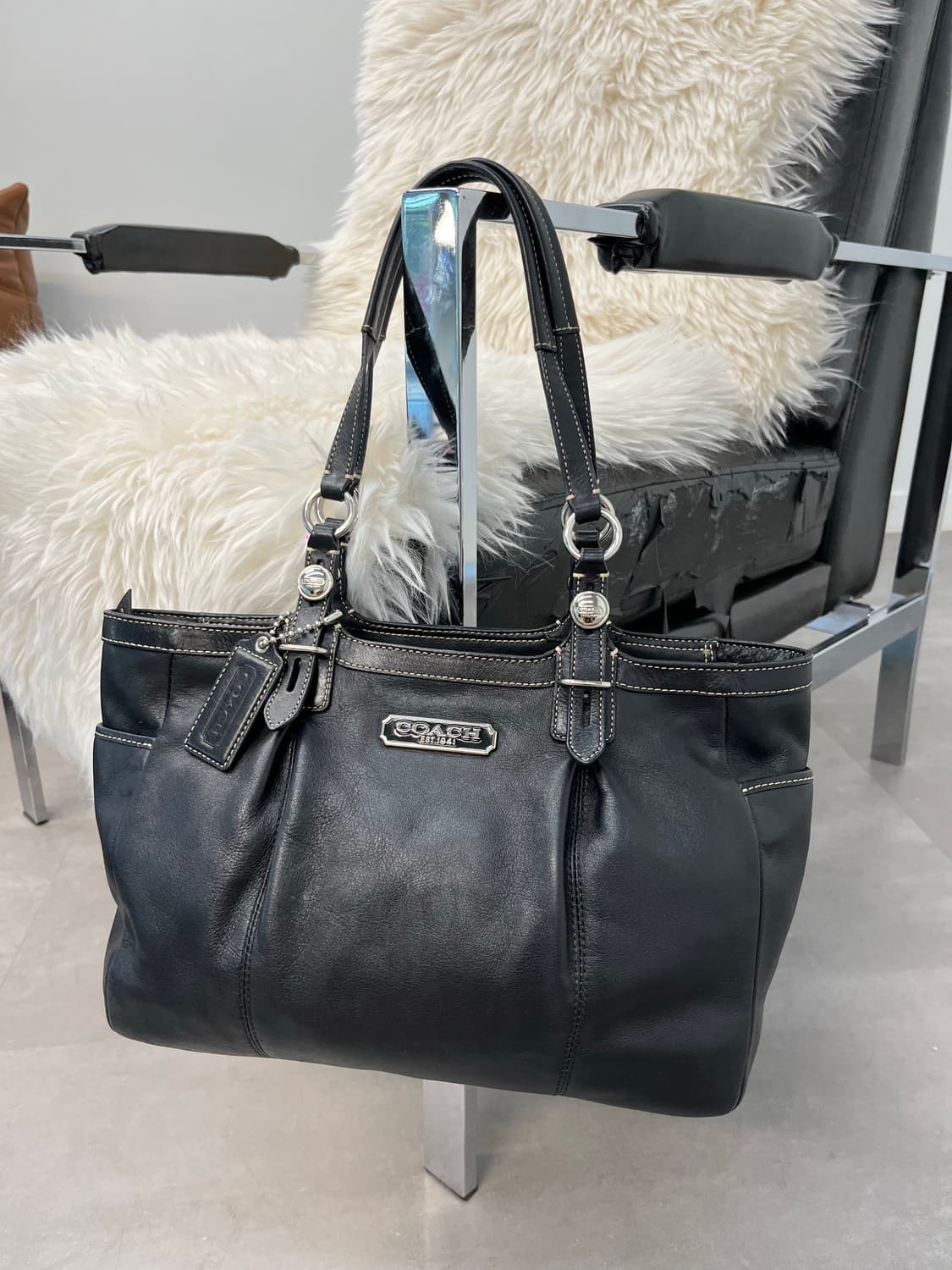 Coach Black Basic Bag 상품이미지2