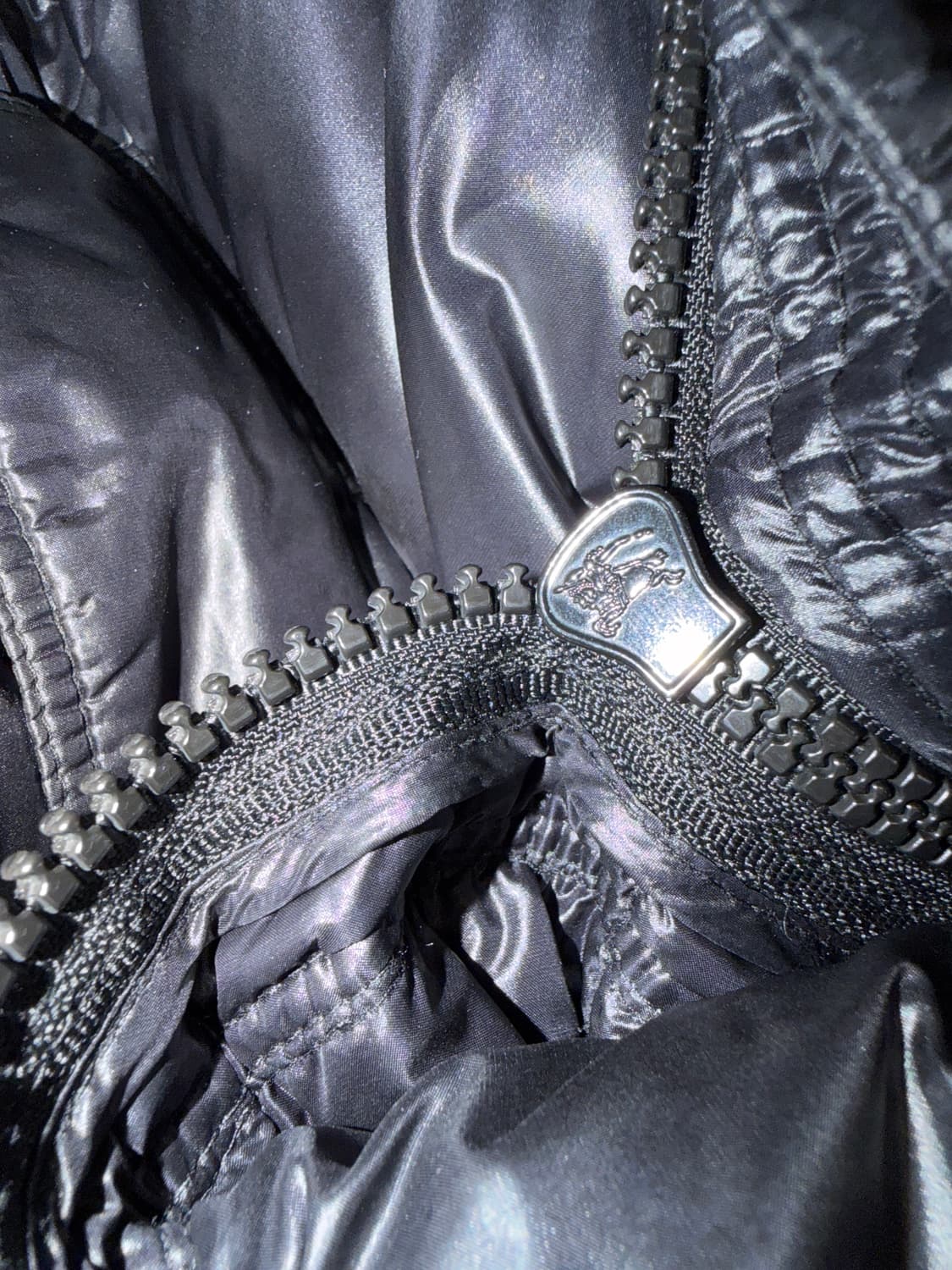 버버리 사이드로고 포켓 구스다운 패딩 상품이미지9