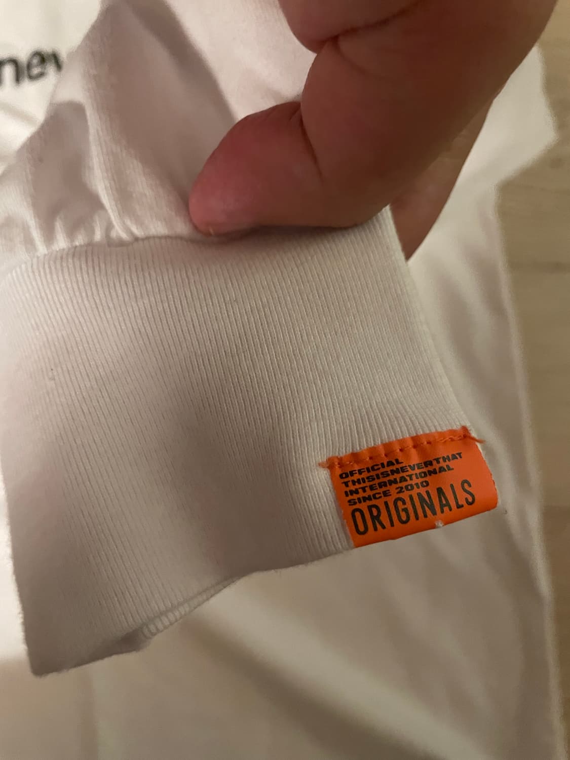 thisisneverthat 디스이즈네버댓 흰색 긴팔 m사이즈 판매합니다 상품이미지5