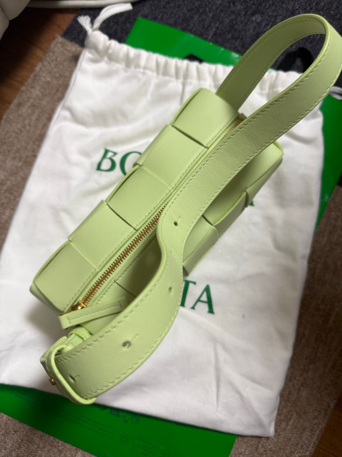 보테가베네타 브릭 카세트백 스몰 펜넬색상 상품이미지2