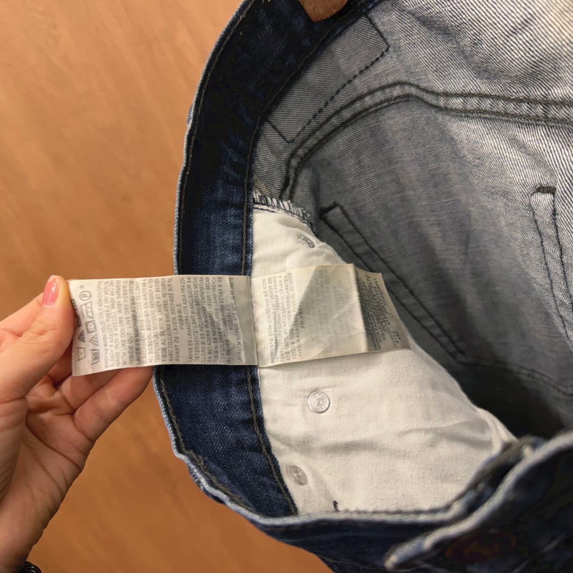 리바이스 514 워싱 데님 팬츠 로고 탭 포켓 디테일 스트레이트핏 진청 상품이미지9