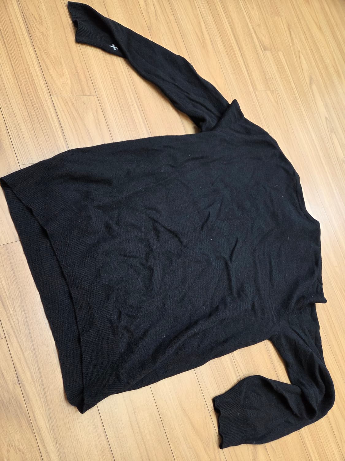 PURECASHMERE NYC 검정색 니트, L사이즈입니다. 팔 부분에  상품이미지3