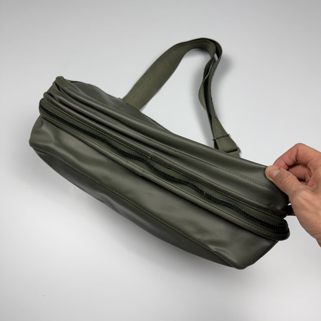 요시다포터 러기지라벨 뉴라이너 숄더백 올리브 상품이미지5