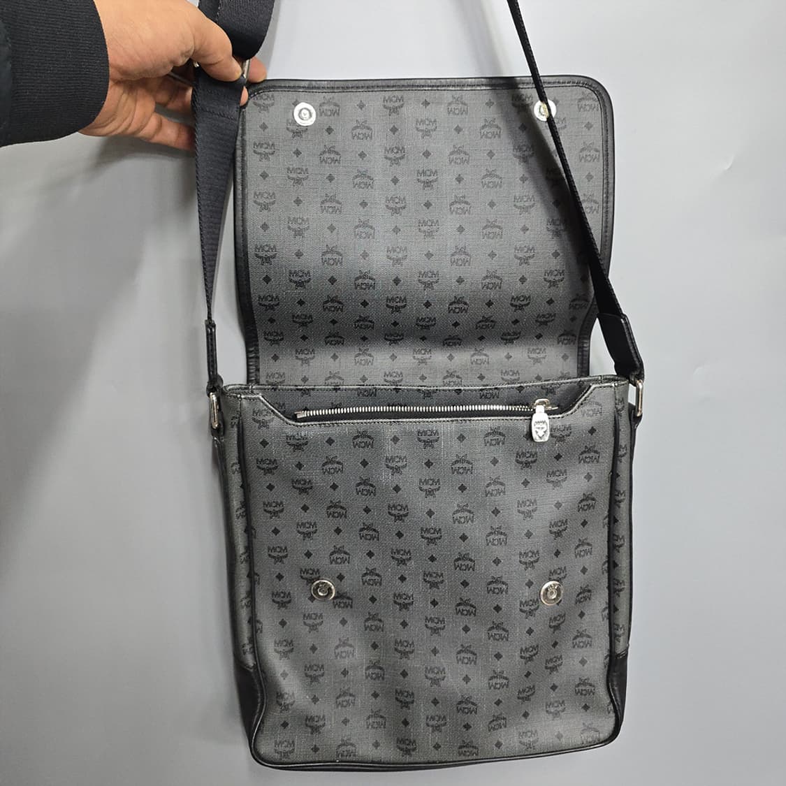 엠씨엠(MCM) 비세토스 메신저백 그레이 상품이미지6