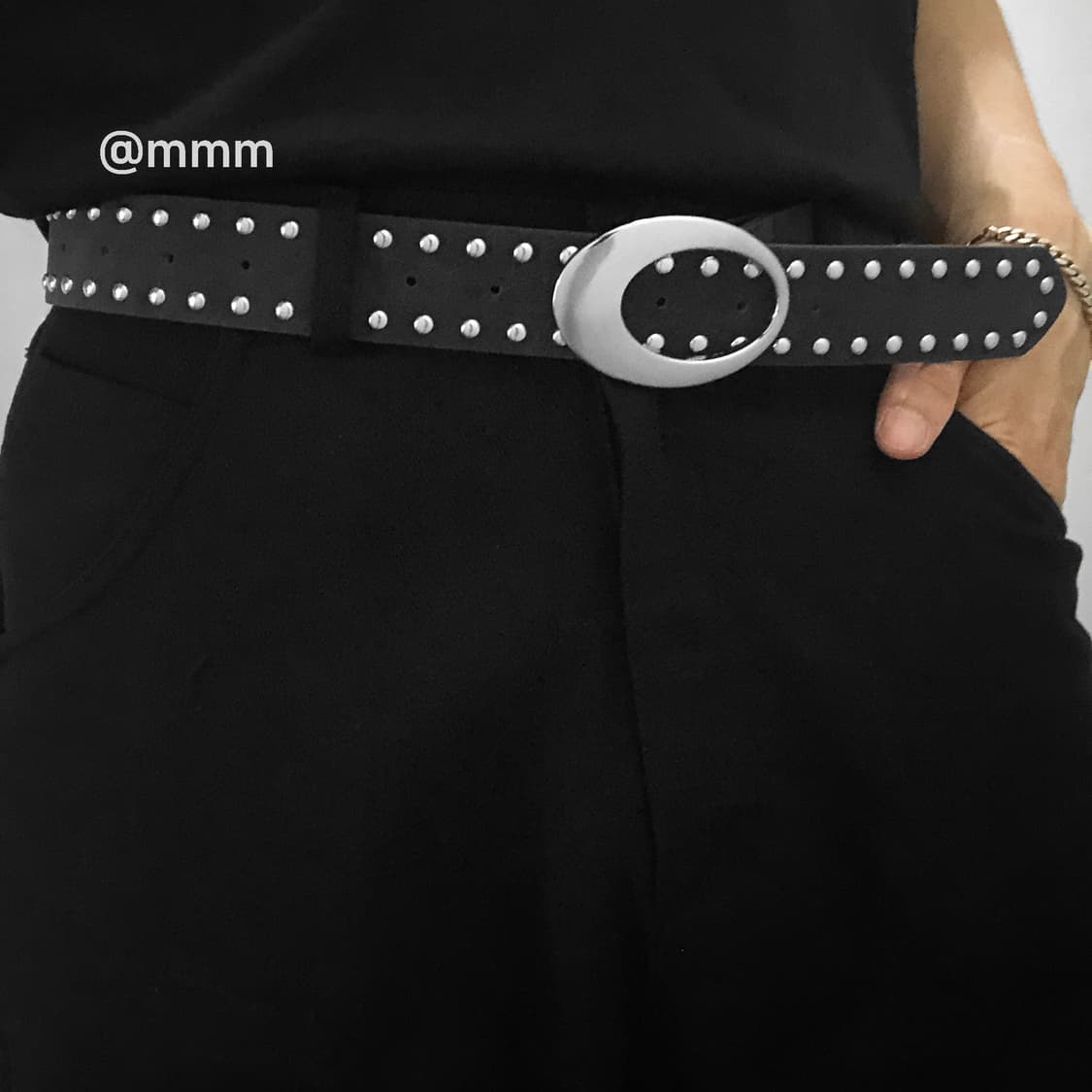 [Unisex] 오벌 원버클 스터드 벨트 블랙 상품이미지1