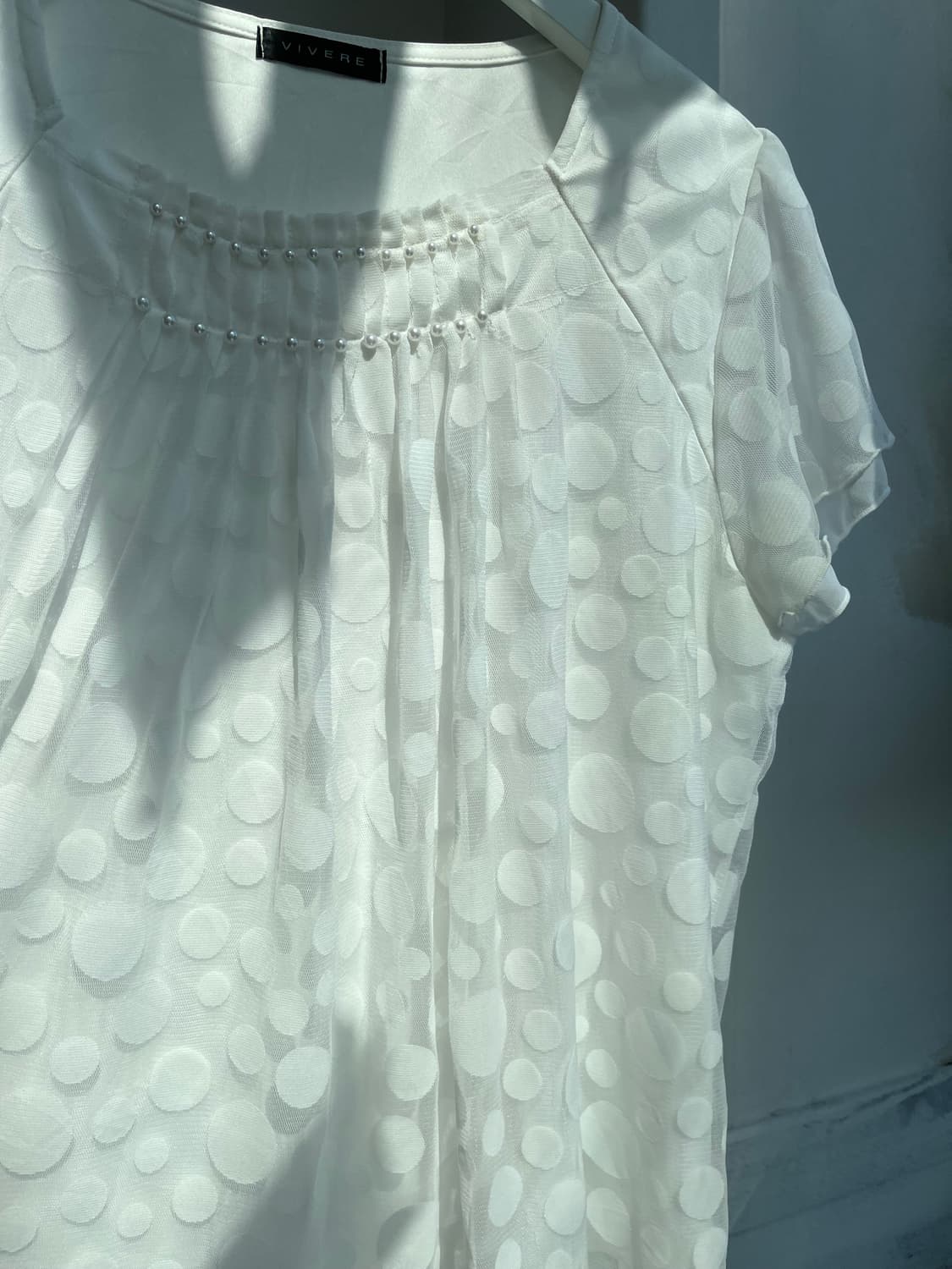 *SALE) VIVERE 화이트 도트 쉬폰 블라우스 상품이미지2