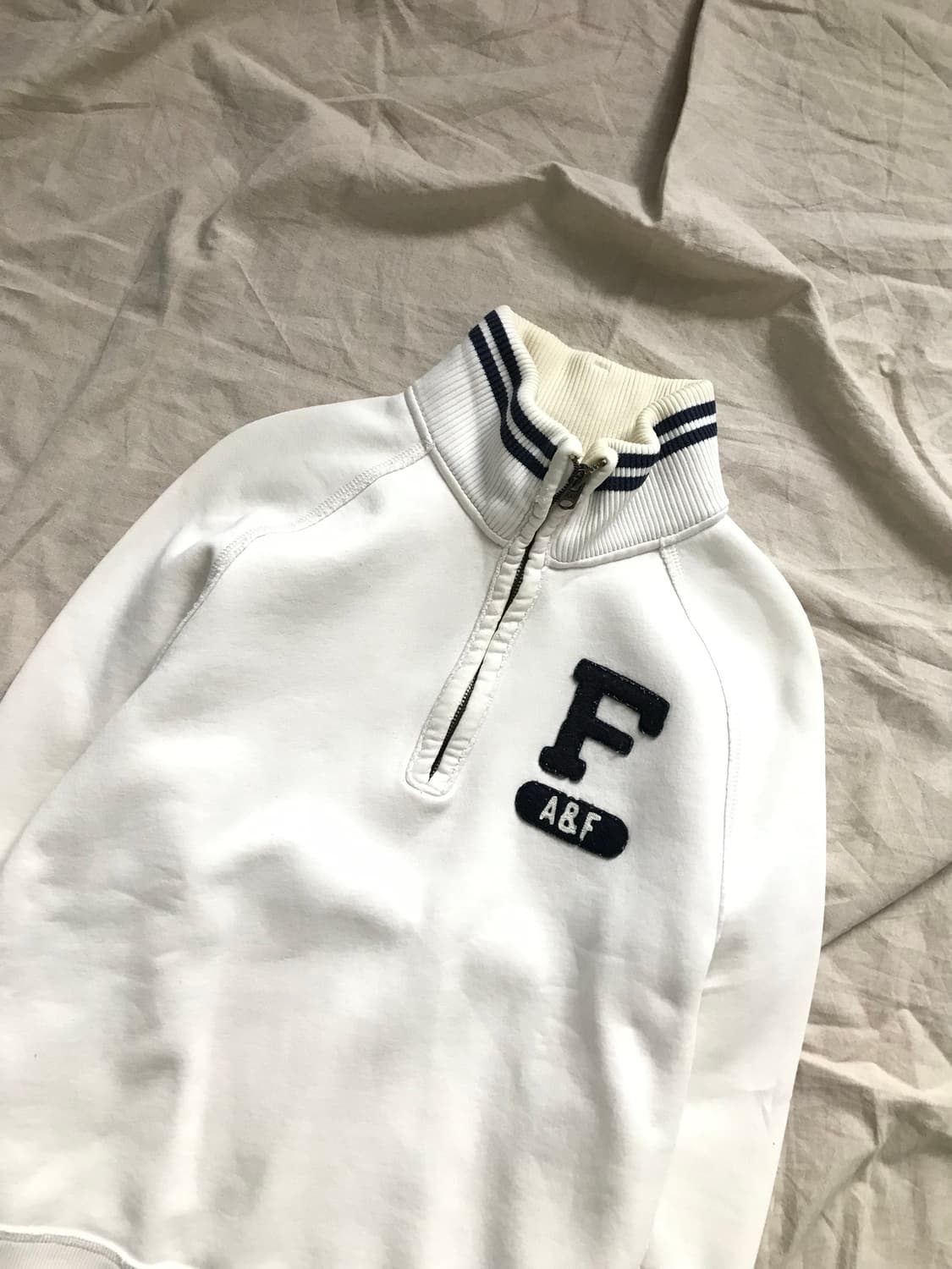 아베크롬비 자수 로고 화이트 반집업 상품이미지6