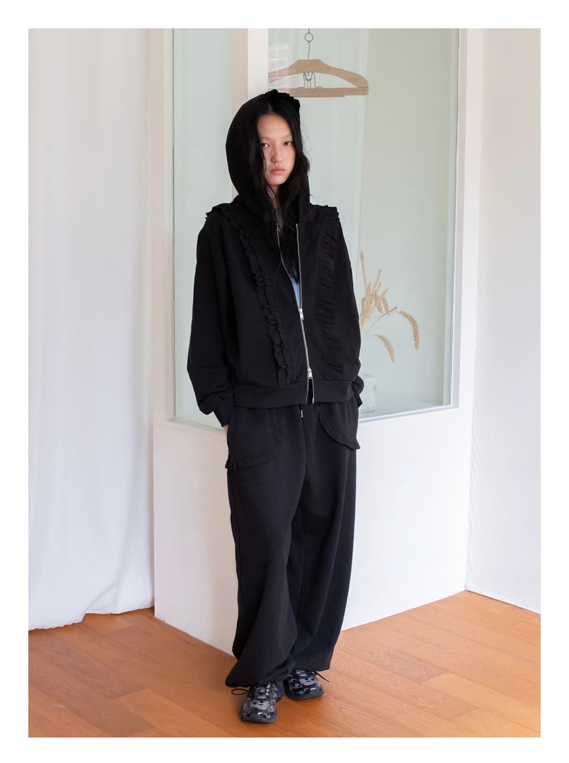YAHN SISI 얀시시 프릴 후드 집업 세트 블랙 상품이미지1