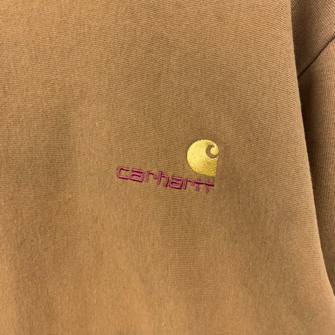 칼하트 자수로고 브라운 후드티 상품이미지4