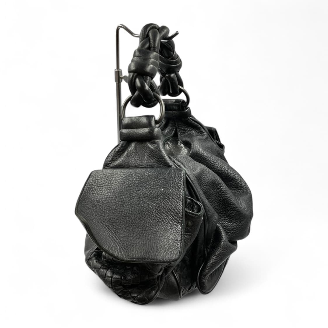 보테가베네타 인트레치아토 가죽 원숄더백 상품이미지3