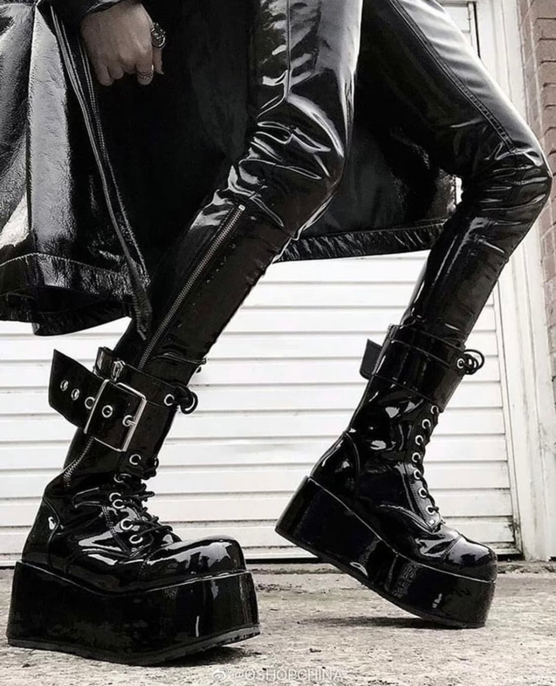 [245-250]데모니아 perol 150 버클 에나멜 통굽 부츠 상품이미지5