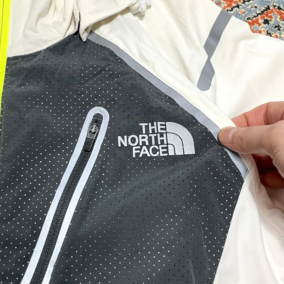 노스페이스 아이보리 바람막이 자켓 여성L 상품이미지4