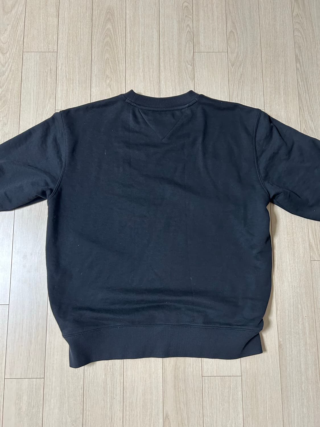 Tommy jeans 블랙 맨투맨 상품이미지2