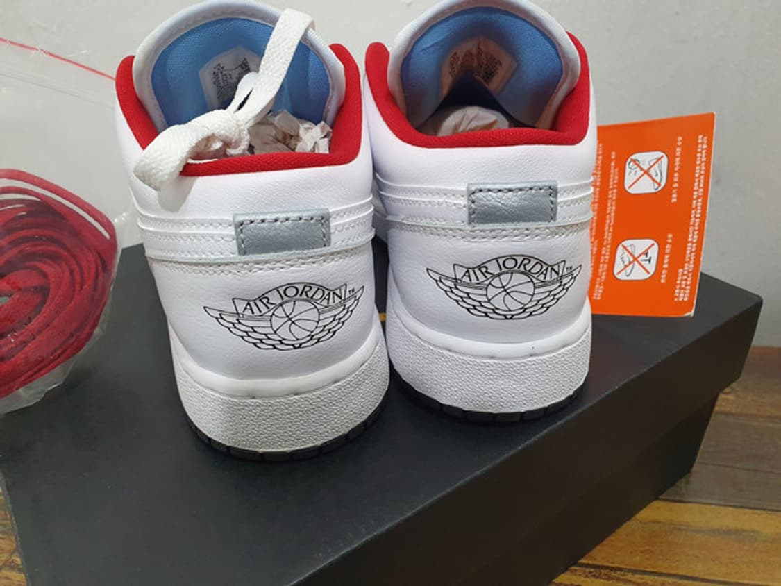 NIKE 나이키 에어 조던 1 로우 화이트 레드 새상품 (235MM) 상품이미지5