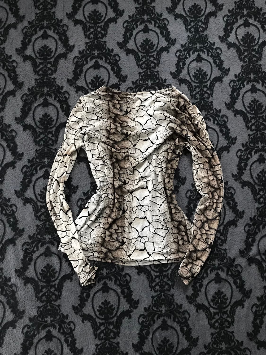 갸루 y2k 오리엔탈 크랙패턴 셔링 롱슬리브 상품이미지2