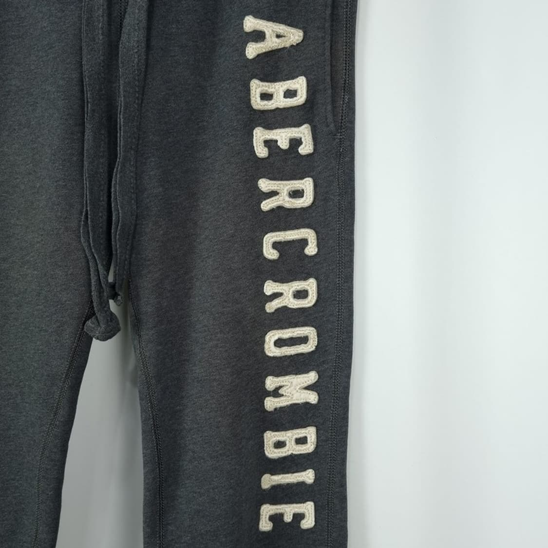 [아베크롬비] Y2K 빅로고 패치 스웻 팬츠 챠콜 M19221 상품이미지6