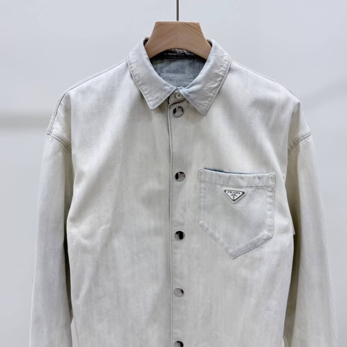 [S급/L] 프라다 삼각로고 포켓 데님 셔츠 자켓 상품이미지3