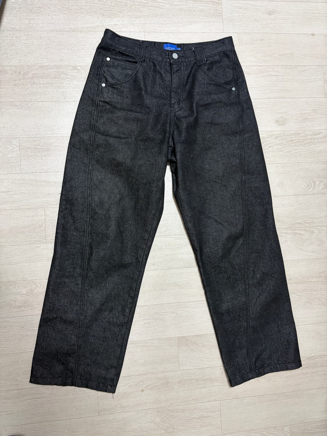 데케트 커브드 와이드 진 블랙 색상 상품이미지2