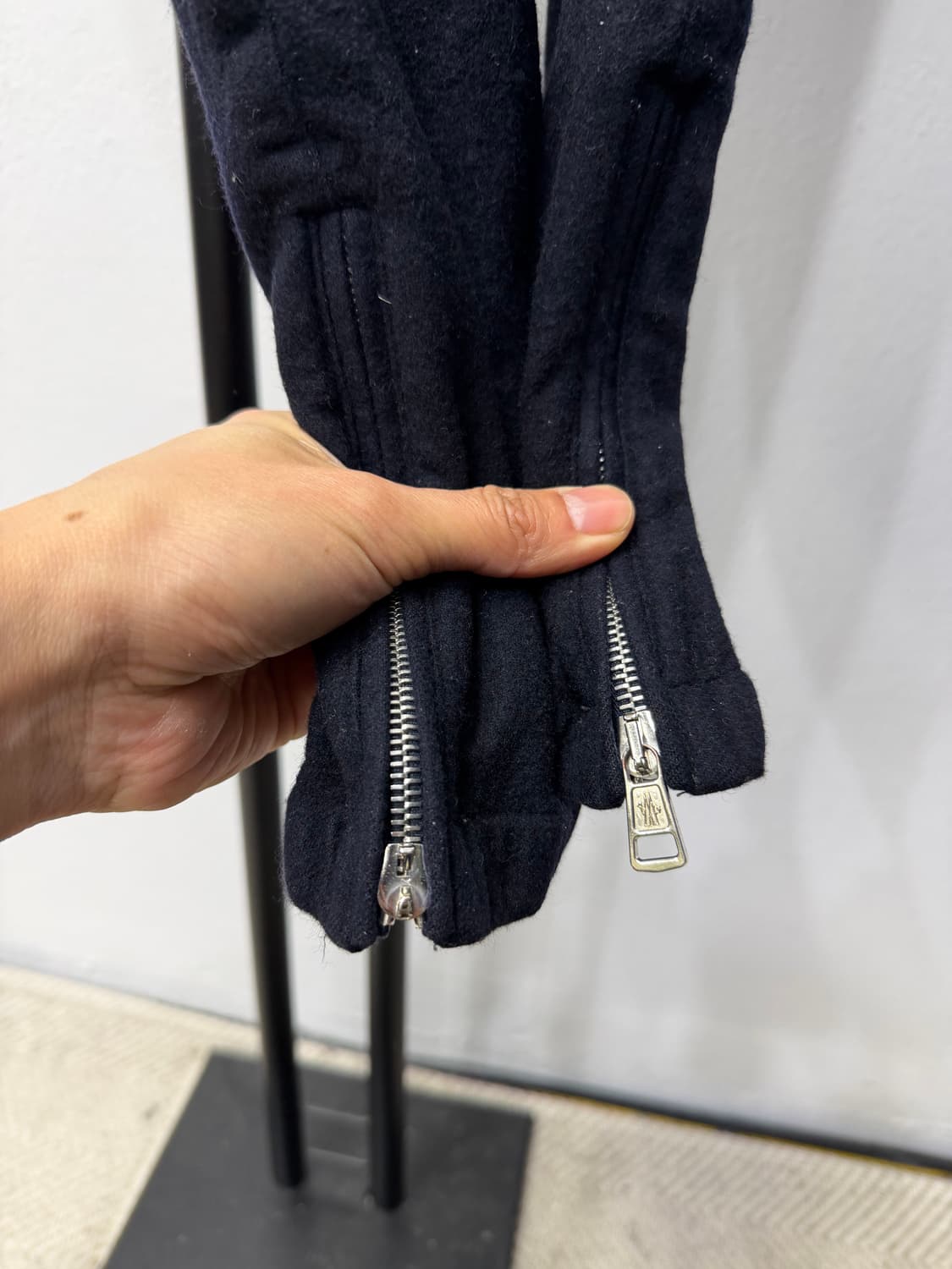 정품) 몽클레어 20ss 남성 로고패치 팬츠 48(L) 상품이미지5