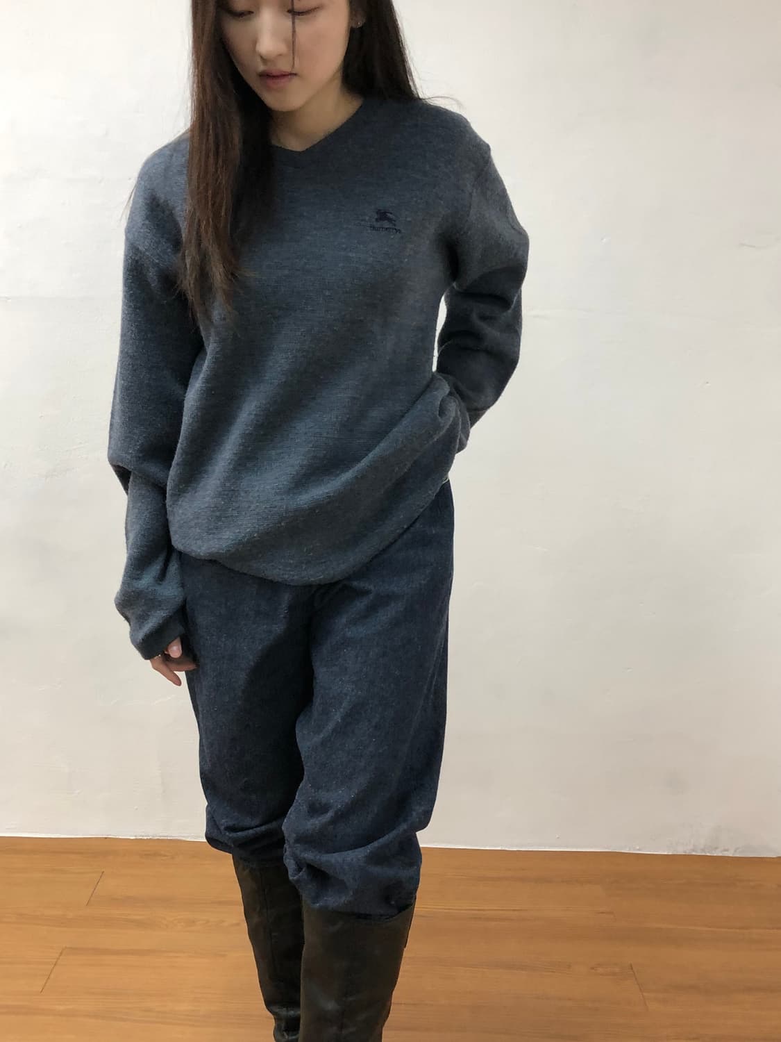 버버리 브이넥 니트 상품이미지1