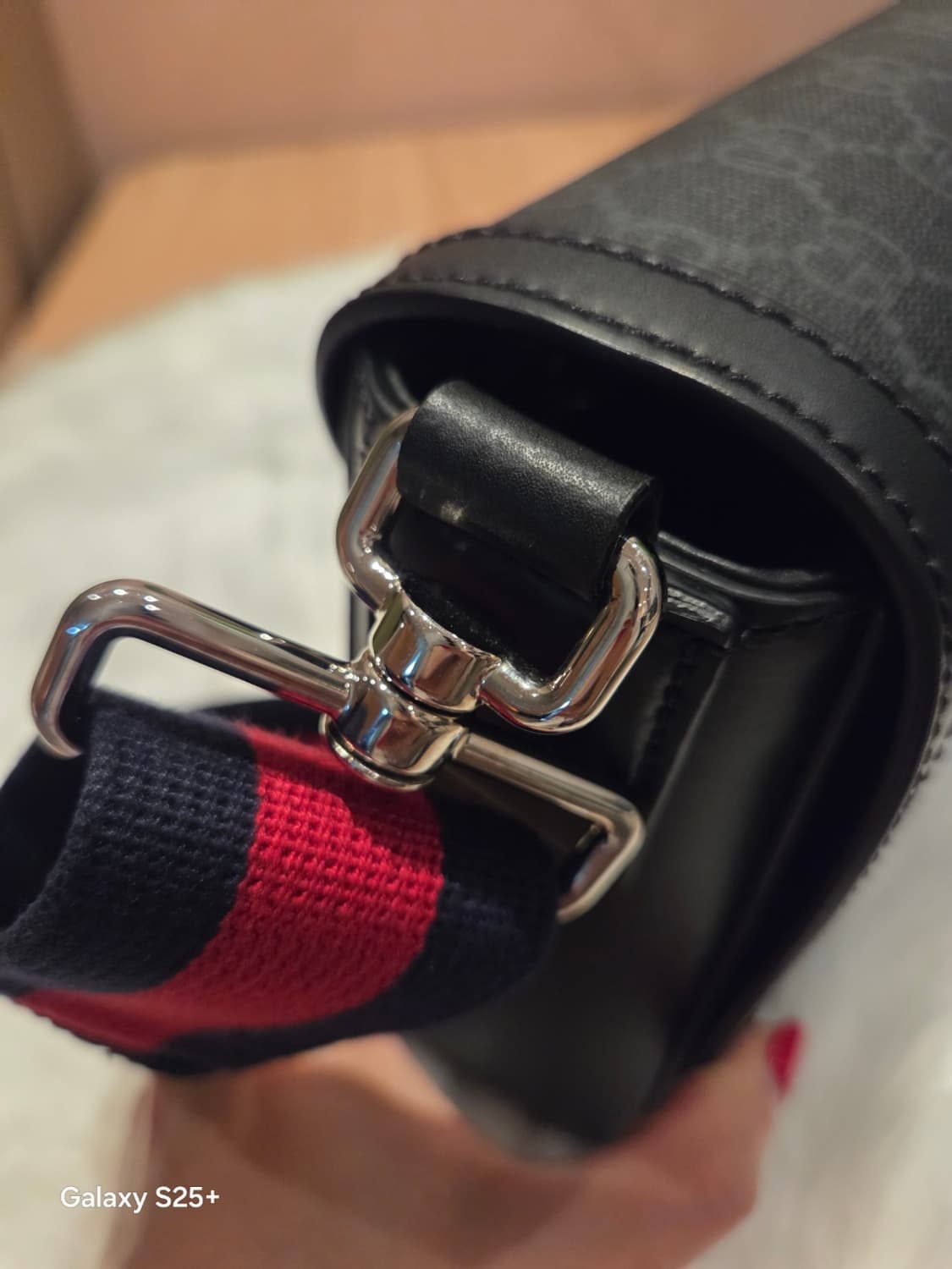 구찌 GG 크로스바디백 블랙 슈프림 새상품급 상품이미지7