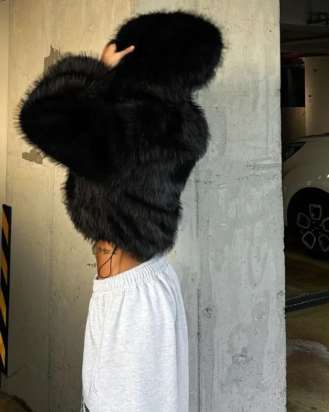 블랙 숏 후드 퍼 자켓 상품이미지2