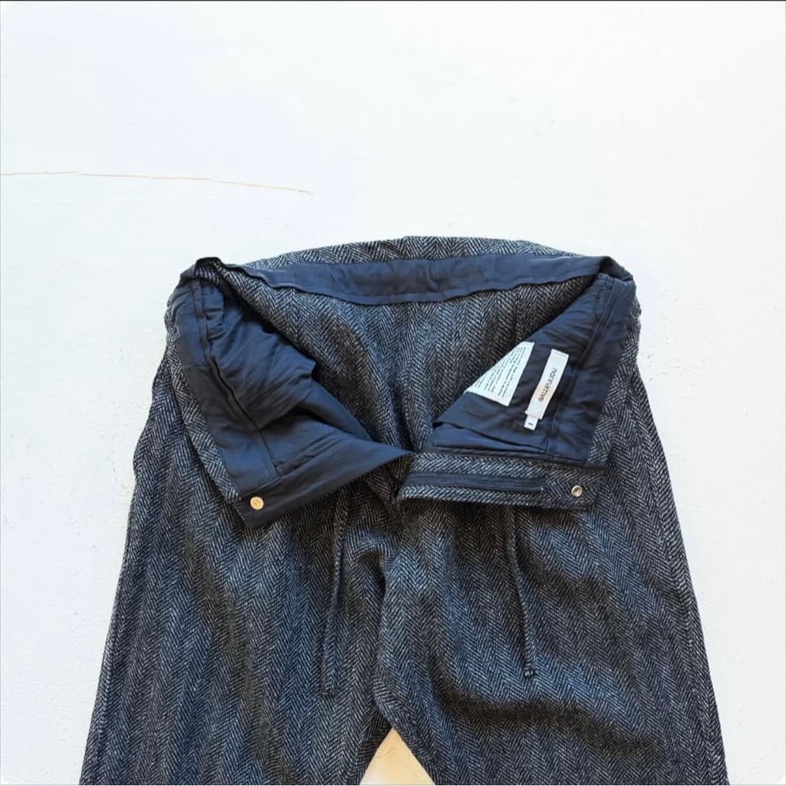 클래식 헤링본 베이스 논네이티브 슬랙스 팬츠 상품이미지7