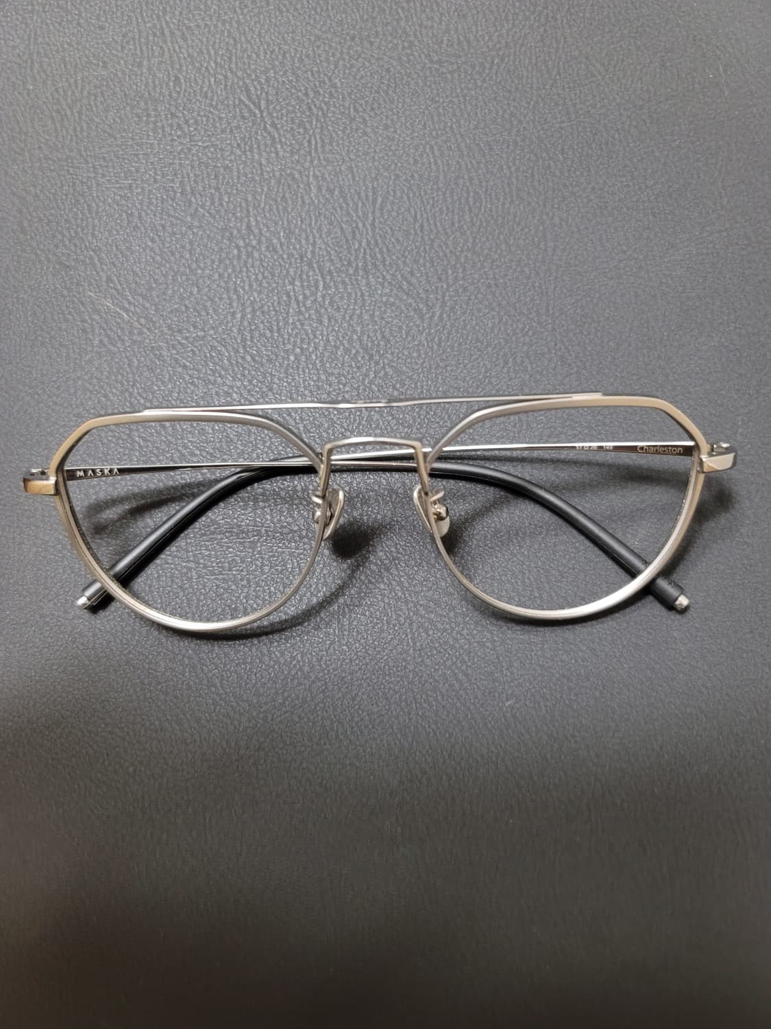 마스카 실버 티타늄 안경테 정품 일본 정품 거의새것

 상품이미지1