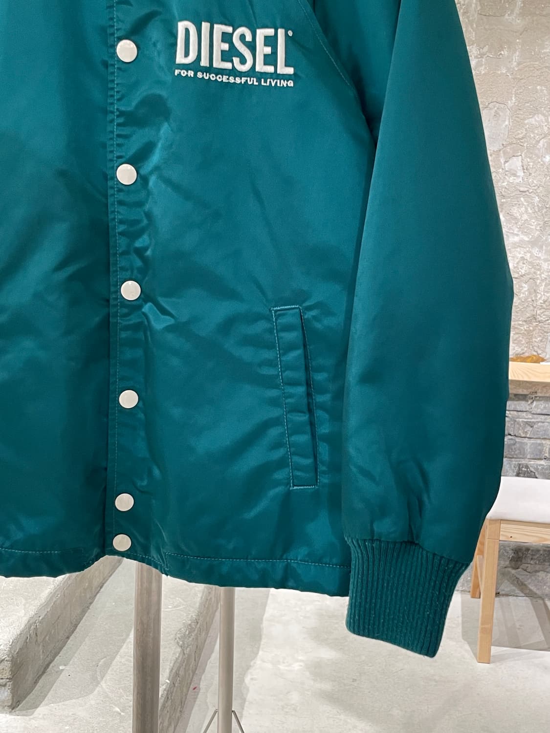 디젤 2019 터쿼즈 로고 나일론 코치 자켓 상품이미지5