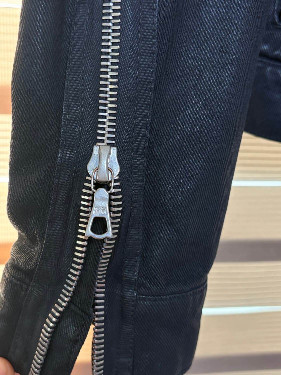 [S] 드리스 반 노튼 14aw 왁스 코팅 데님 자켓 블랙 상품이미지4