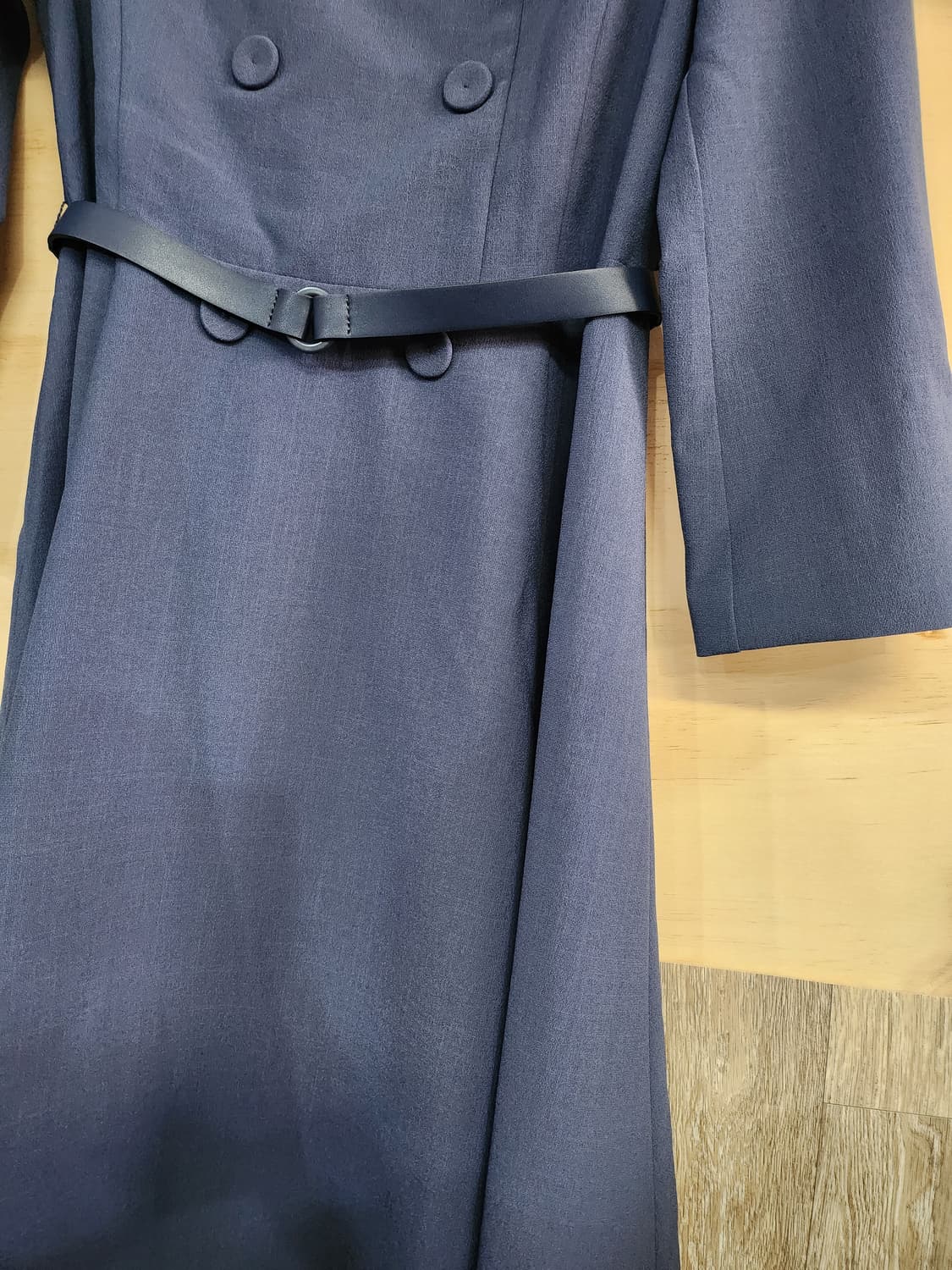 1140) 로엠 ROEM 벨트 더블 버튼 미디 원피스 상품이미지3