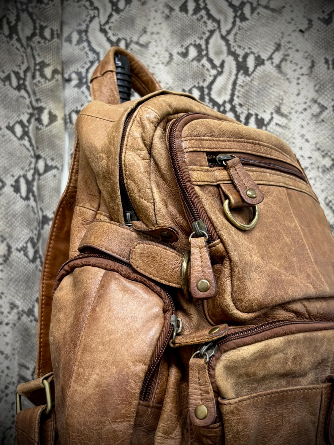 [UTILITY] Multi Pocket Buckle Leather Ba 상품이미지6