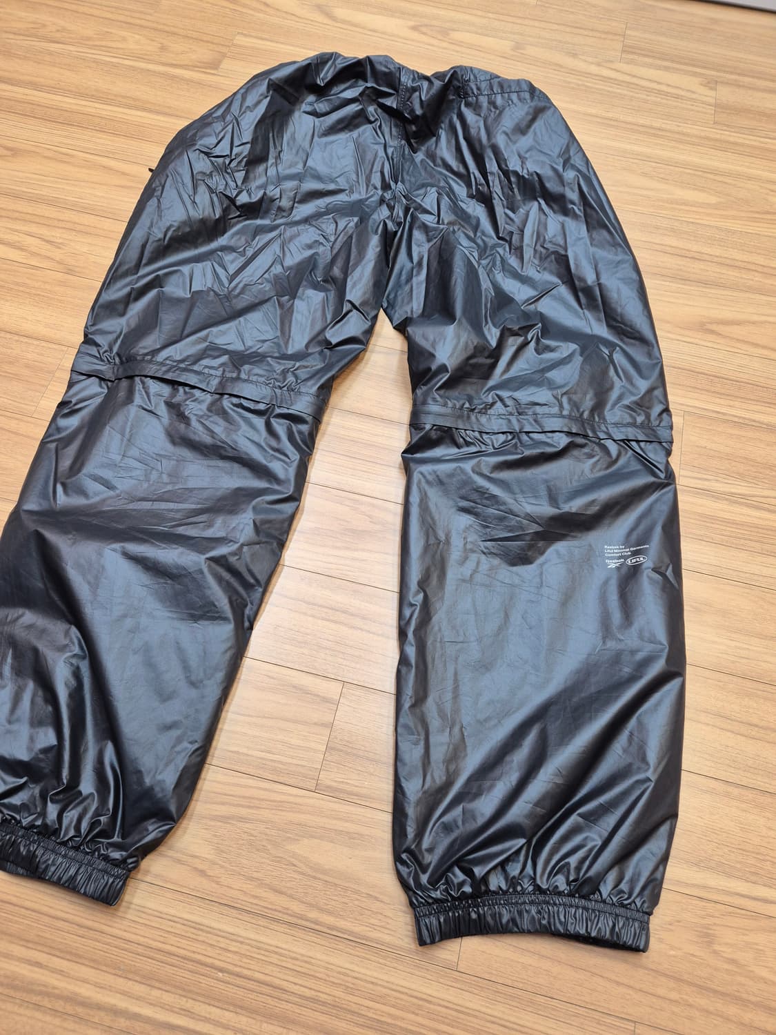 블랙 색상의 리복 트레이닝 바지입니다. 사이즈는 L이고, 허리둘레는 72 상품이미지2