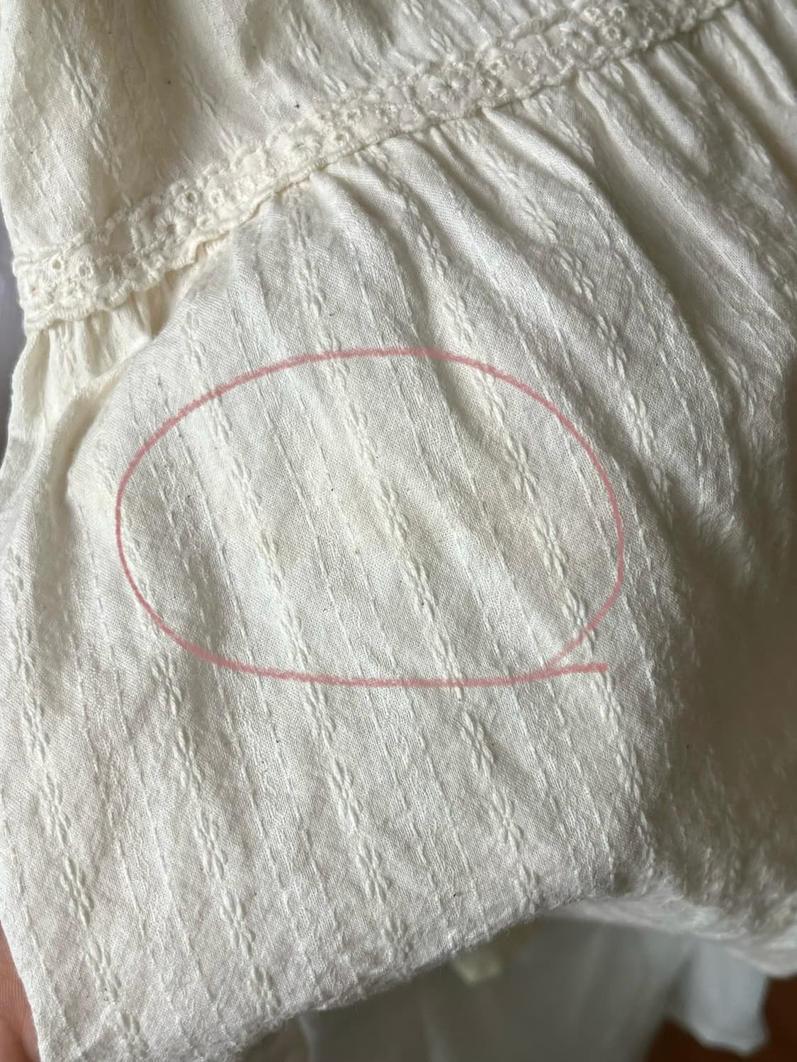 레터프롬문 퓨어 레이스 셔링 블라우스 상품이미지4