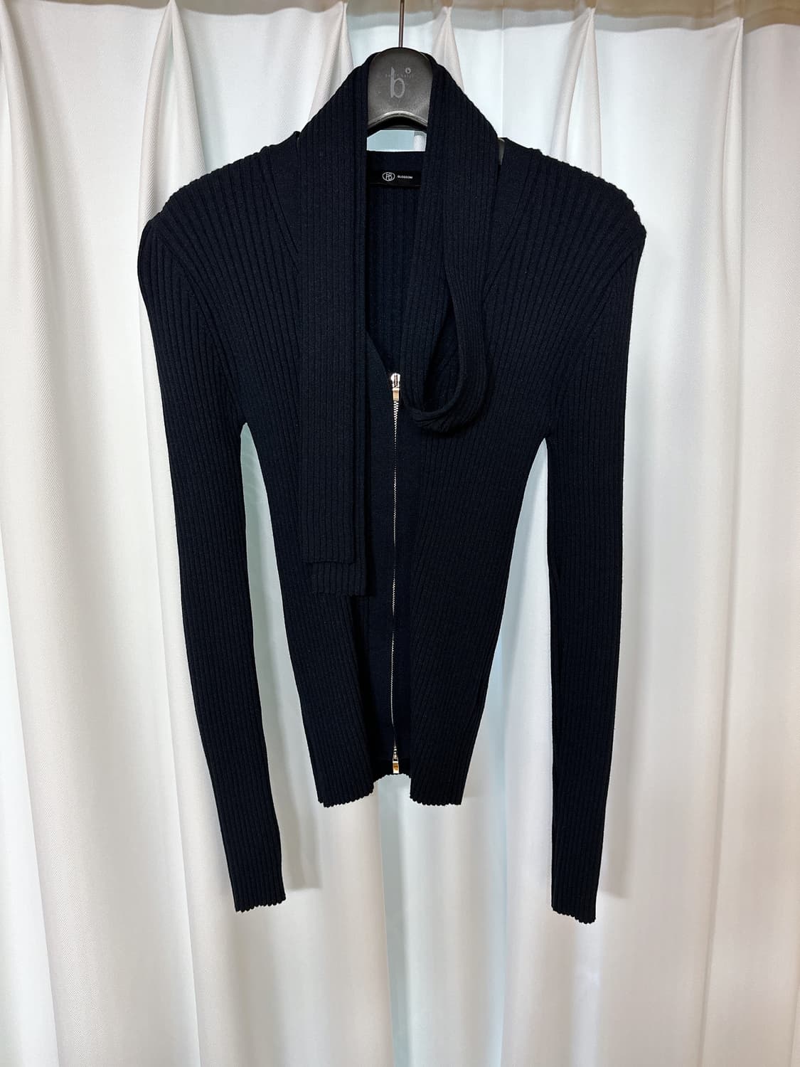 [미 시착 새 상품] 블러썸에이치 컴퍼니 가디건 니트s + 타이(네이비) 상품이미지1