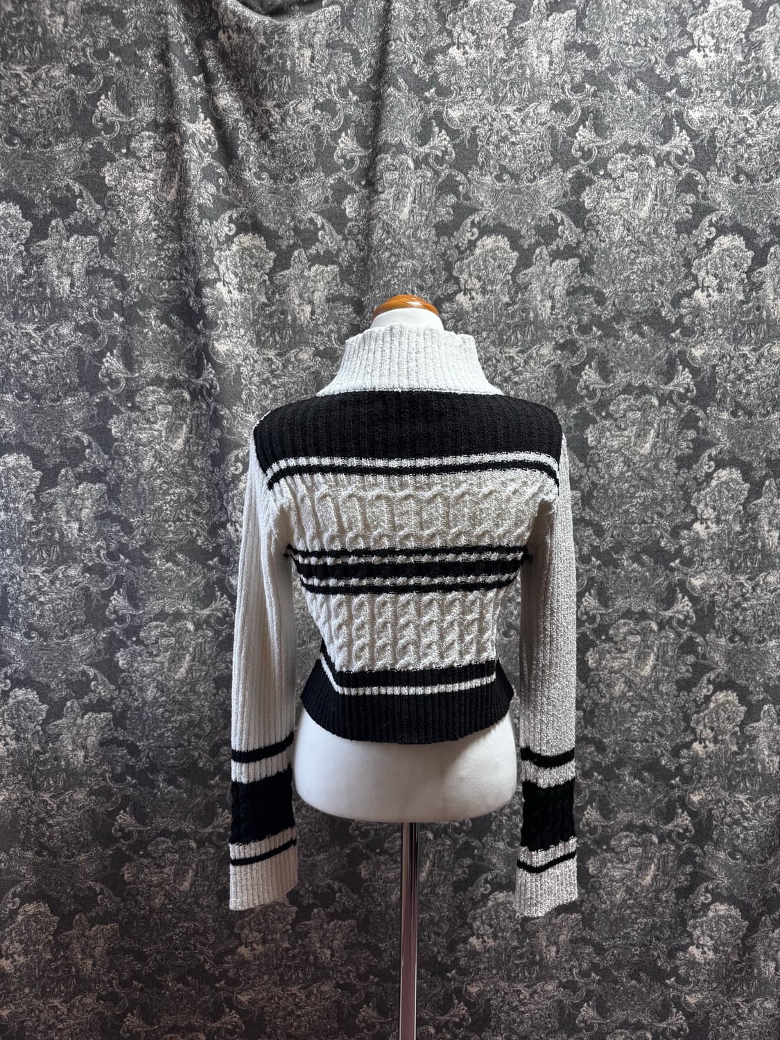 luv is true 러브이즈트루 크롭 니트 집업 상품이미지3