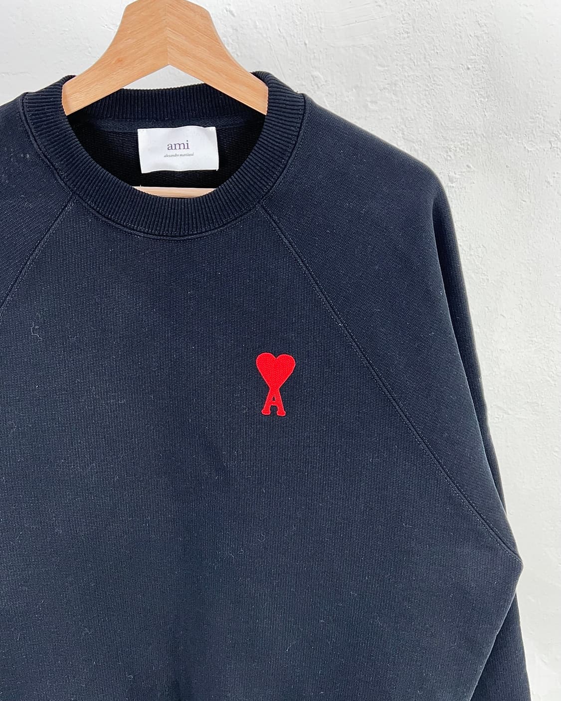 아미 21ss 블랙 스몰 하트로고 크루넥 스웨트 셔츠 상품이미지3