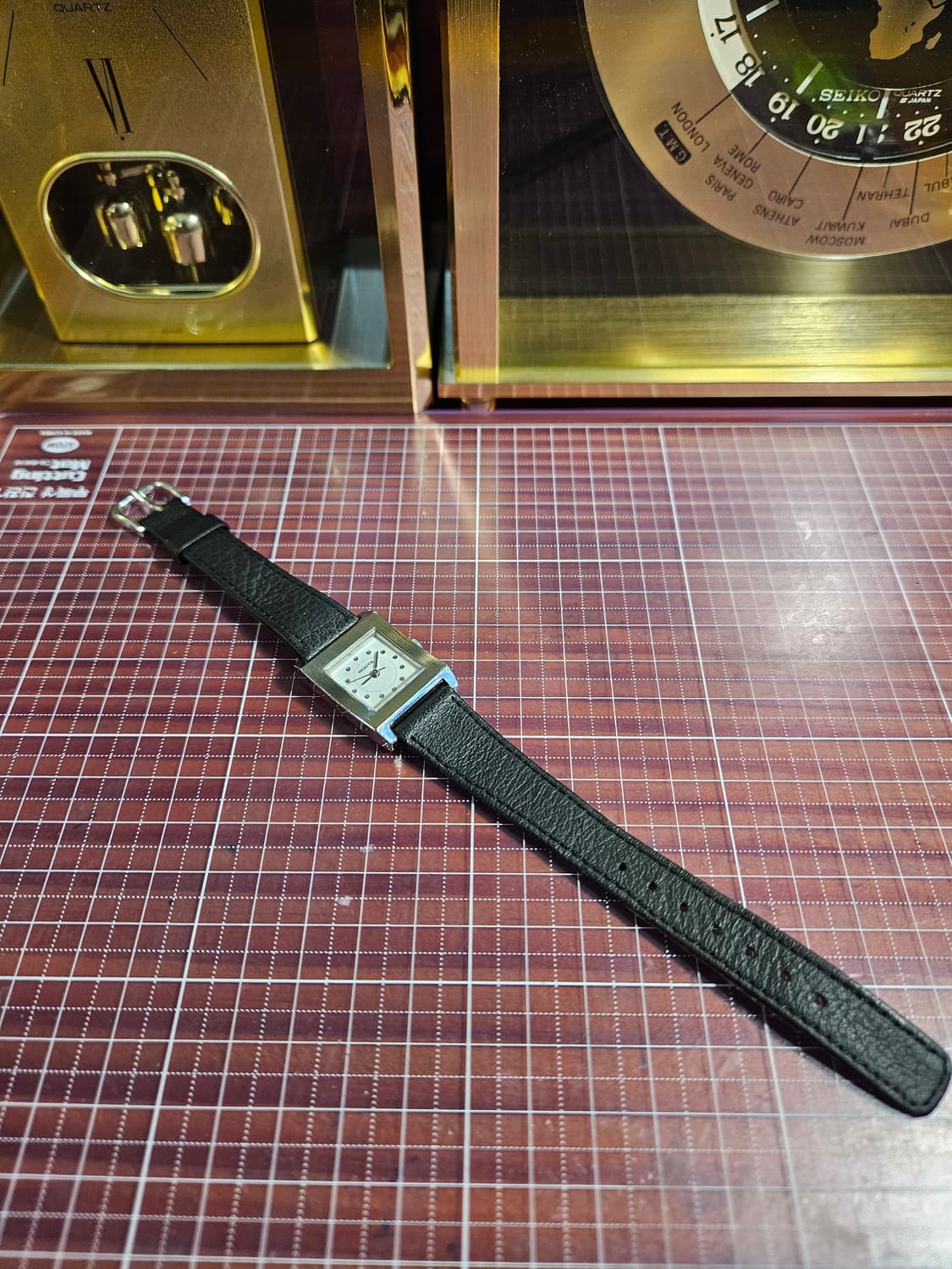 Roots 여성용 검정 가죽줄 쿼츠 시계 상품이미지5