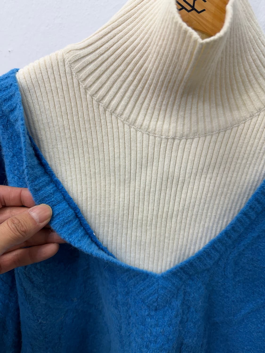 정품) 럭키슈에뜨 배색 니트 스웨터 F 상품이미지4