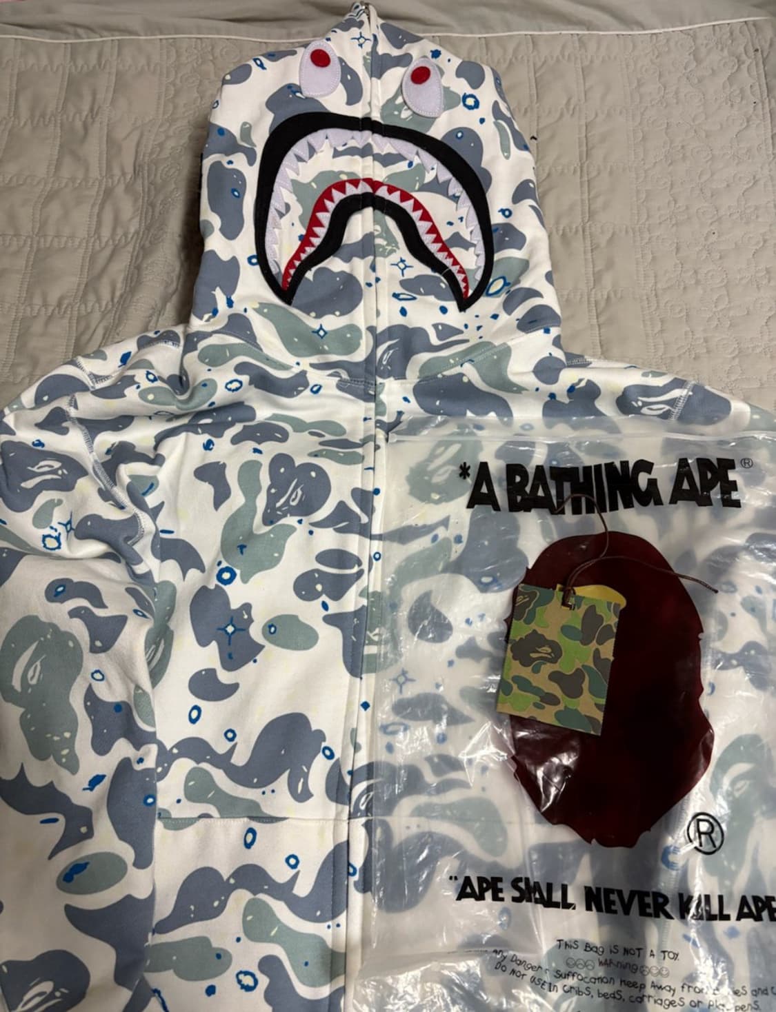 베이프 샤크 후드집업 상품이미지1