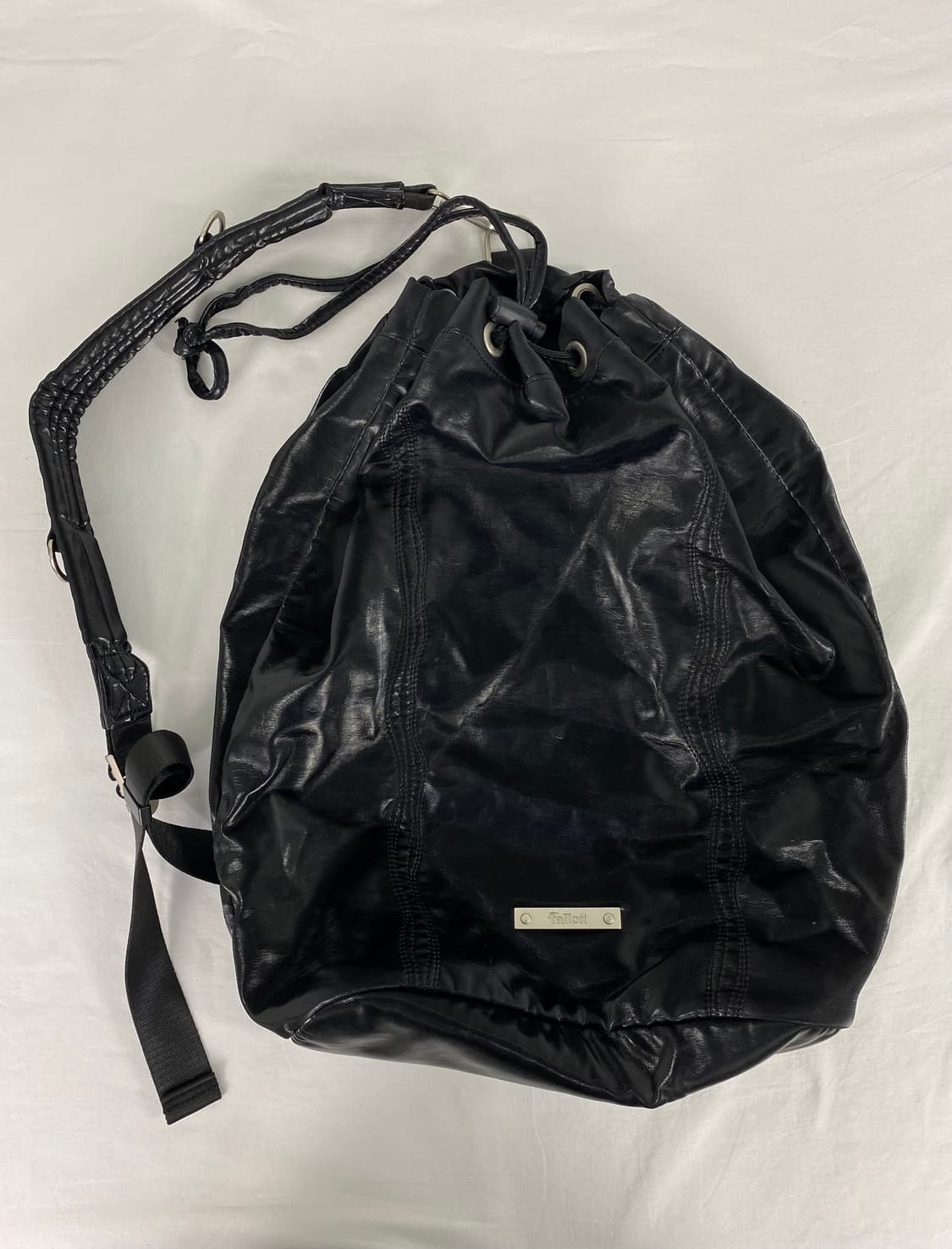 Fallett 팔렛 글로시 레더 슬링백 상품이미지1