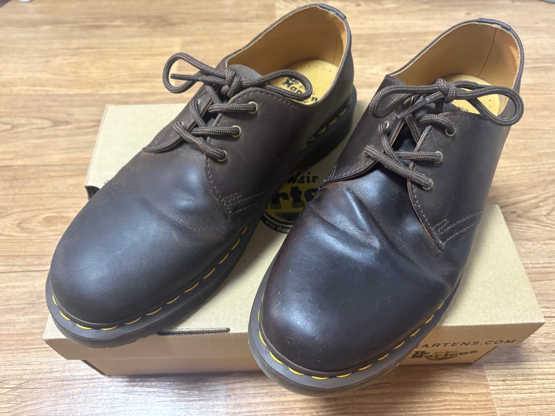 닥터마틴 1461 크레이지호스 다크 브라운 판매합니다. 상품이미지1