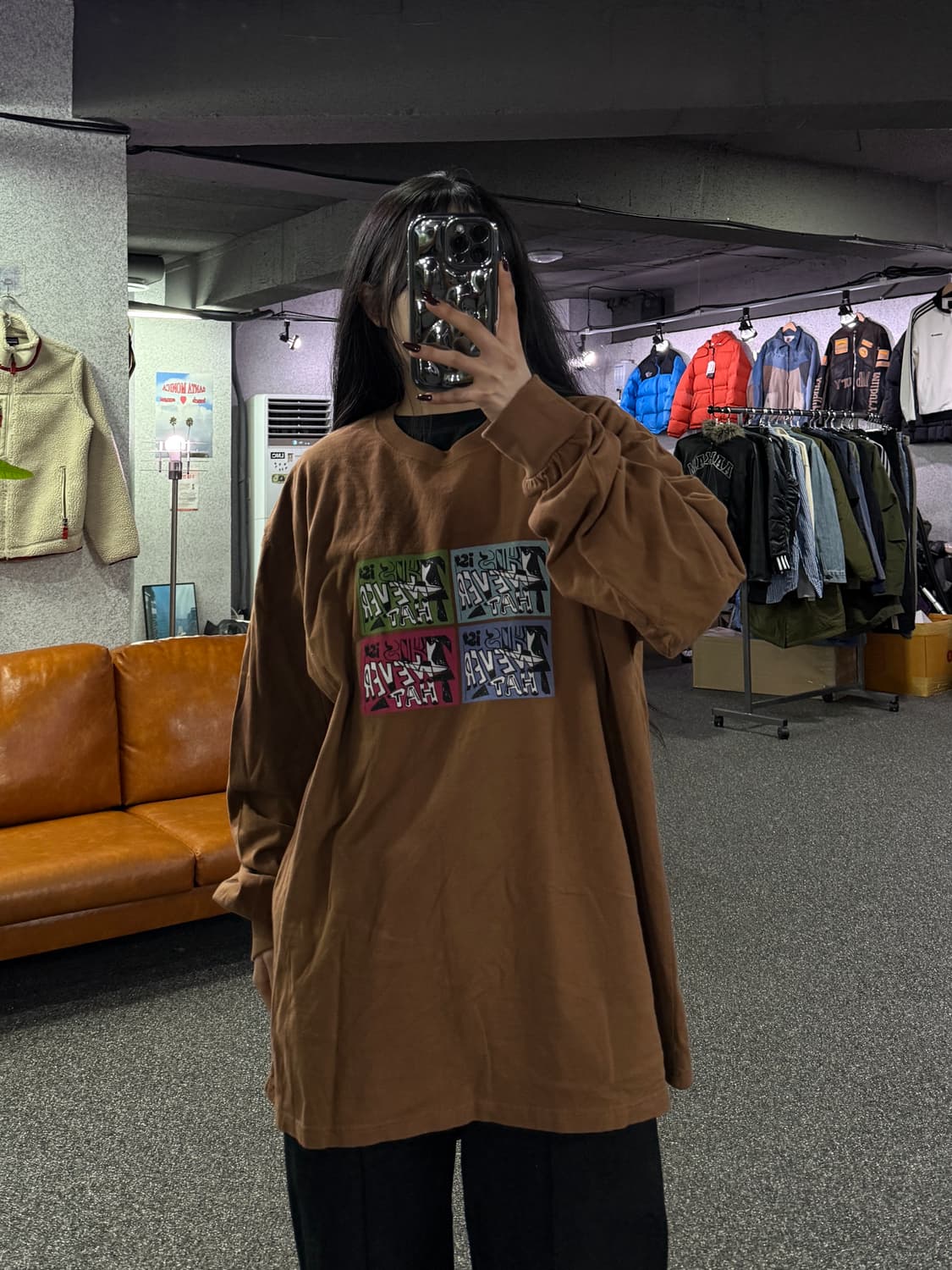 디스이즈네버댓 브라운 그래픽 프린팅 긴팔티 B4368 상품이미지1